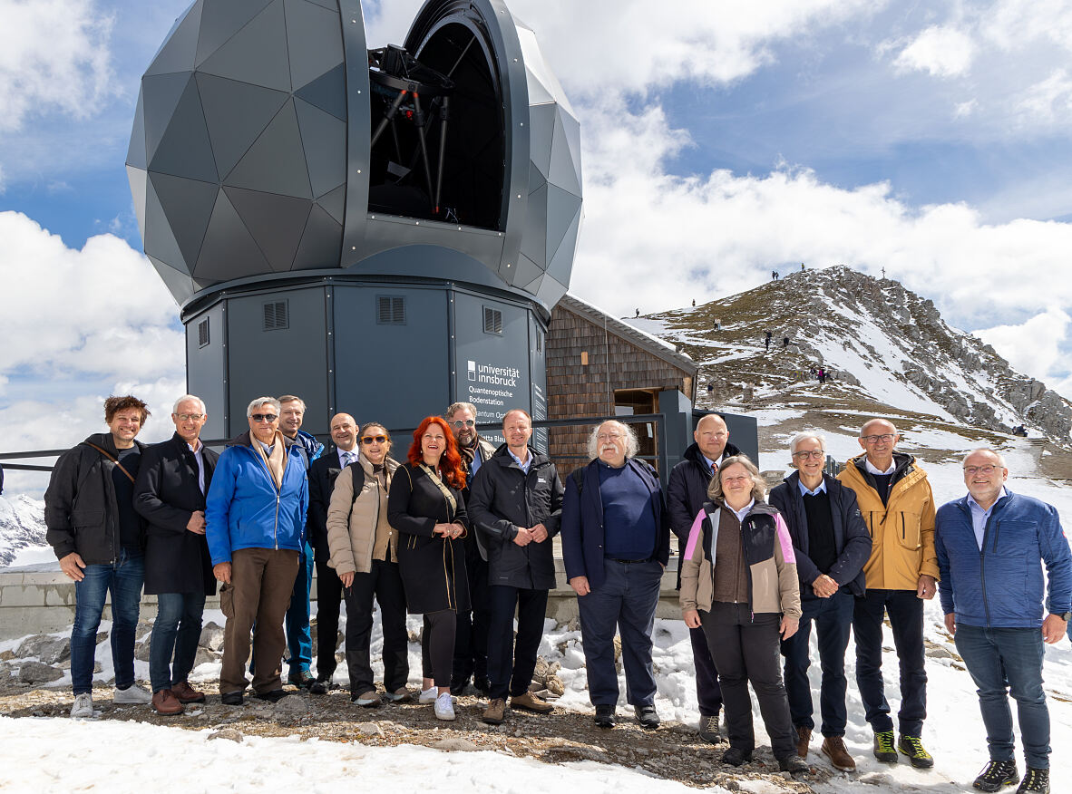 Gruppenfoto anlässlich der Eröffnung