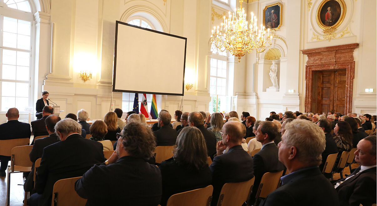 Mehr als 100 Gäste fanden sich im Großen Festsaal des Justizministeriums in Wien ein.