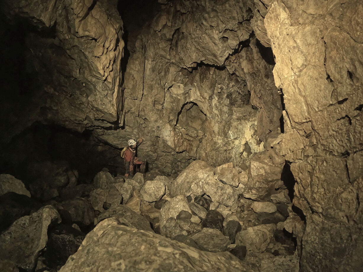 Devils Canopy Cave (Alaska) 