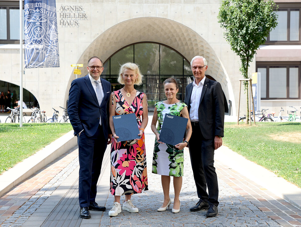 Die Vertreter:innen der BIG und der Universität Innsbruck sprechen sich für nachhaltige Bauprojekte aus.